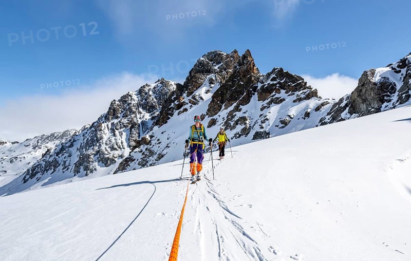 Ski tourer with rope, rope team on the Vadret da Porchabella glacier on the ascent to the summit of Piz Kesch, mountain landscape in winter, alpine tour, ski tour Bündner Haute Route, Albula Alps, Rhaetian Alps, Grisons, Eastern Switzerland, Switzerland, Europe