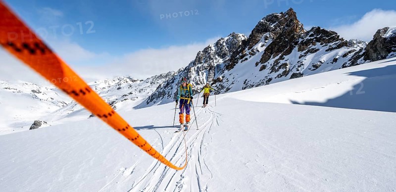 Ski tourer with rope, rope team on the Vadret da Porchabella glacier on the ascent to the summit of Piz Kesch, mountain landscape in winter, alpine tour, ski tour Bündner Haute Route, Albula Alps, Rhaetian Alps, Grisons, Eastern Switzerland, Switzerland, Europe