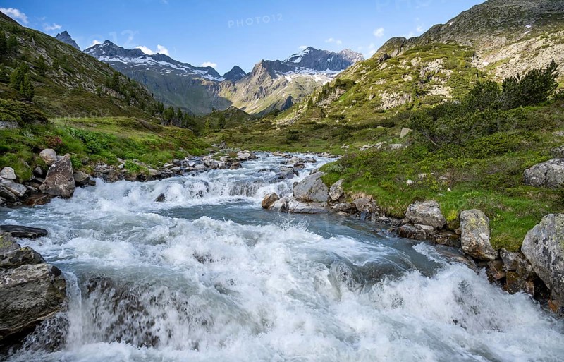 Mountain landscape with mountain stream Zemmbach, Berliner Hütte, behind mountain peak Zsigmondyspitze and Großer Mörcher, Berliner Höhenweg, Zillertal Alps, Tyrol, Austria, Europe