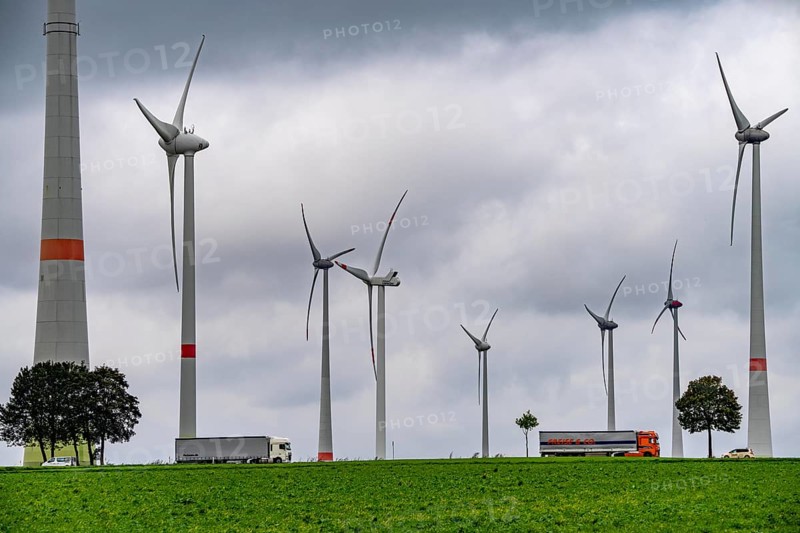 Wind farm east of Paderborn, on the B64 federal highway, North Rhine-Westphalia, Germany, Europe