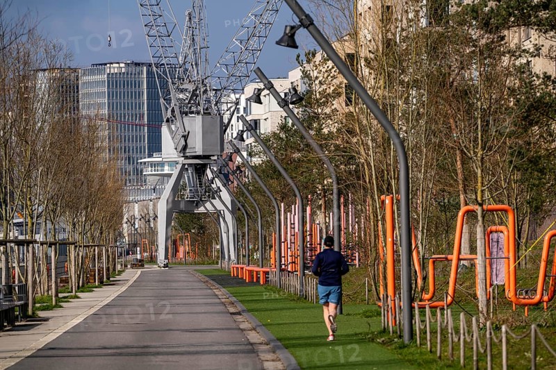 Promenade Kirchenpauerkai, Hafencity Hamburg, new district on the Elbe, on the site of the former free harbour, residential units for 14, 000 people, 3, 000 hotel beds, 45, 000 jobs, Hamburg, Germany, to be completed by the 2030s, Europe