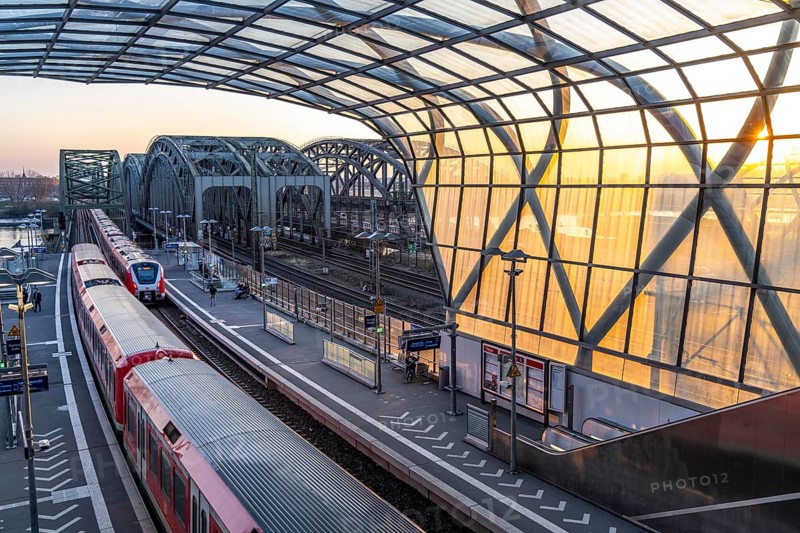 Elbbrücken S-Bahn station, the S3 and S5 S-Bahn trains run here, Commuter, Hamburg Germany