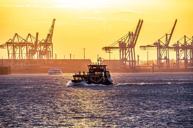 Port of Hamburg, view of the Blohm + Voss shipyard, evening, cranes of the container terminals, Hadag harbour ferry, Hamburg Germany