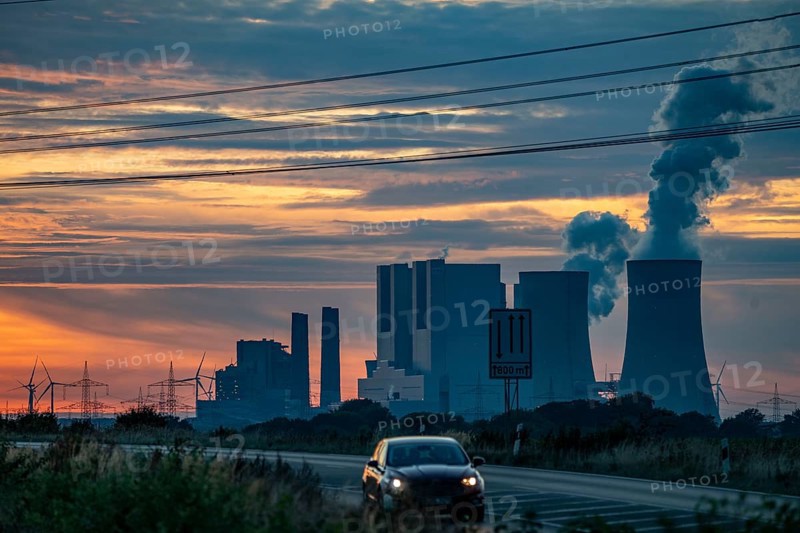 The RWE lignite-fired power plant Neurath, near Grevenbroich, Germany, largest German coal-fired power plant, second largest in Europe, Block F-G, North Rhine-Westphalia, Germany, Europe