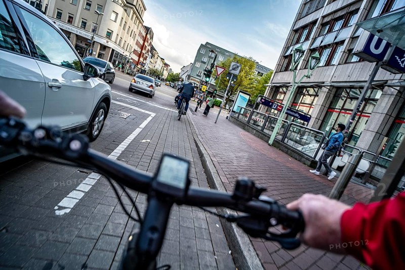 Cycling in the city, city centre road, cycle lane, bikes have right of way, 30 km/h zone, traffic in both directions, cyclists' perspective, Essen, North Rhine-Westphalia, Germany, Europe