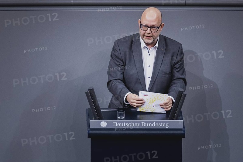 Olaf in der Beek, Mitglied des Deutschen Bundestages (FDP), aufgenommen im Rahmen einer Sitzung des Deutschen Bundestages zur aktuellen Stunde 'Ergebnisse der Klimakonferenz' in Berlin, 14.12.2023