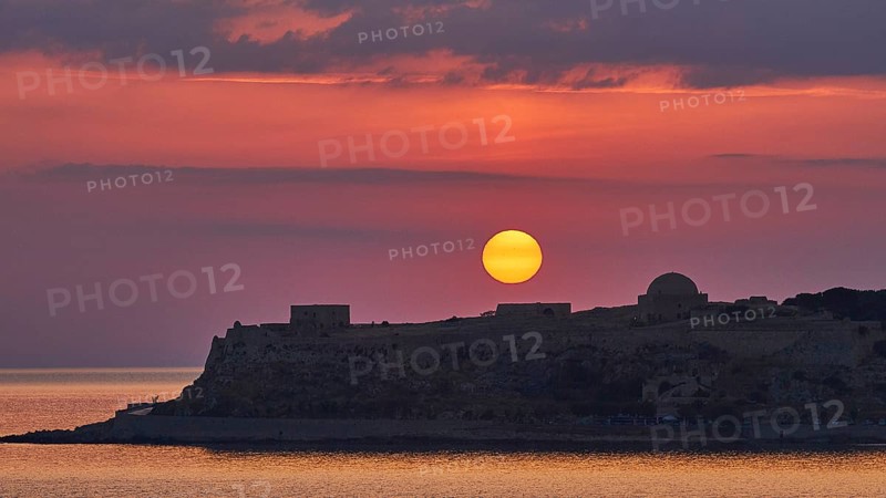 Sunrise, orange sunball over Venetian fortress, red sky, grey clouds, silhouette, backlight, Fortezza, Venetian sea fortress, Rethimnon, central Crete, island of Crete, Greece, Europe