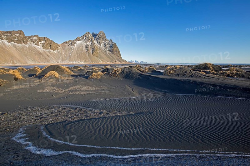 Vestrahorn, Vesturhorn, scree mountain made of gabbro and granophyre rocks, part of the Klifatindur mountain range at Stokksnes in winter, Iceland, Europe