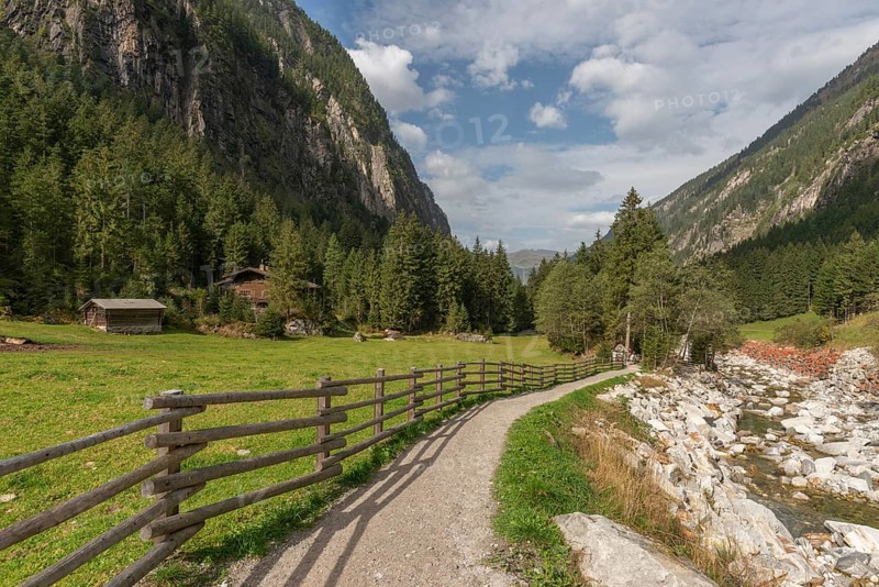 Hiking trail along the Stillup stream, Stilluptal, Stillupgrund, Mayrhofen, Zillertal Alps High Mountain nature park Park, Alpine pastures, Tyrol, Austria, Europe