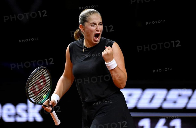 Jelena Ostapenko LAT Cheering Gesture Gesture Tennis Women Porsche Cup, Grand Prix, GP, Stuttgart 2025, Porsche-Arena, Stuttgart, Baden-Württemberg, Germany, Europe