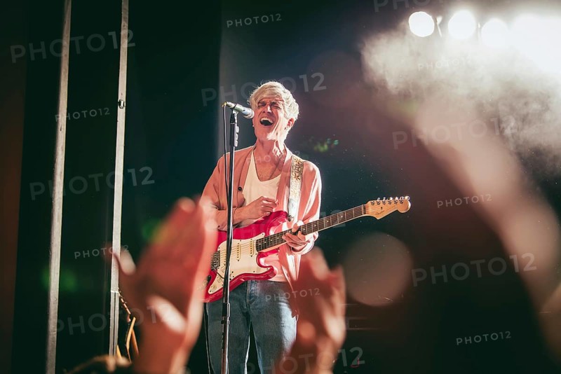 Keith Murray, singer and guitarist of We are Scientists live on Europe 2025 Tour at the Columbia Theatre in Berlin on 07.05.2025