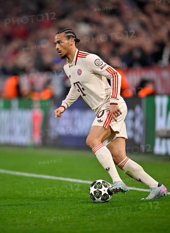 Leroy Sané FC Bayern Munich FCB (10) Action on the ball Champions League, Allianz Arena, Munich, Bayern, Germany, Europe
