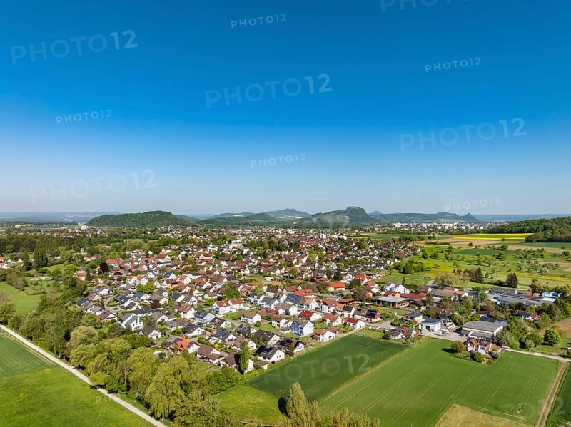Aerial view of the municipality Rielasingen-Worblingen, district Worblingen, on the horizon the Hegauberge, Singen am Hohentwiel, district Konstanz, Baden-Württemberg, Germany, Europe