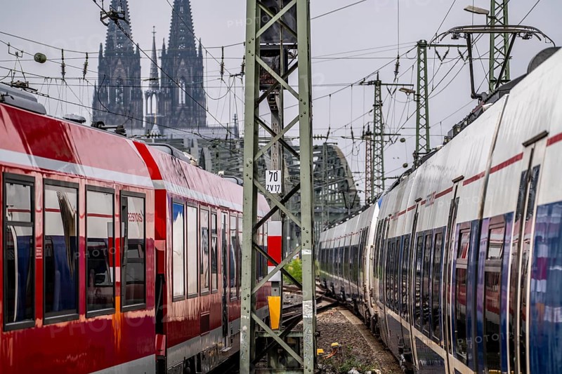 Rail traffic on the line between Cologne Central Station and Cologne-Deutz, Hohenzollern railway bridge over the Rhine near Cologne, Cologne Cathedral, North Rhine-Westphalia, Germany, Europe