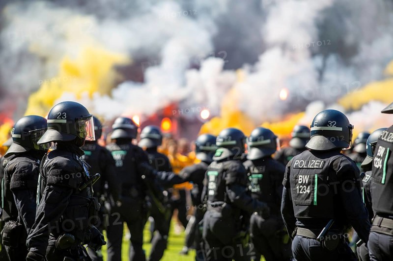 Football 3rd division, 2024/25 season, matchday 37: Waldhof Mannheim v Dynamo Dresden***Pure enthusiasm and a stampede by Dresden fans after the final whistle and promotion to the 2nd division. The police push the fans back