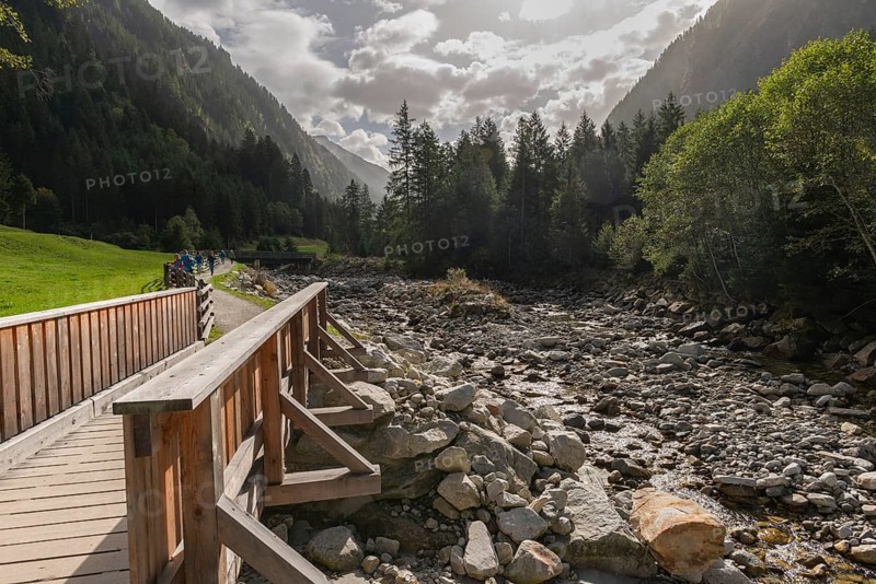 Wooden bridge, hiking trail along the Stillup stream, hiker, Stilluptal, Stillupgrund, Mayrhofen, Zillertal Alps High Mountain nature park Park, Tyrol, Austria, Europe