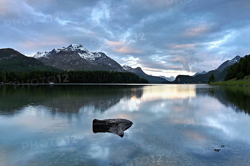 Morning atmosphere at Lake Sils behind Piz da la Margna, Sils, Engadin, Canton Graubünden, Switzerland, Europe