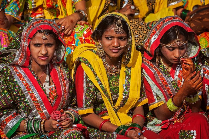 PUSHKAR, INDIA, NOVEMBER 21, 2012: Unidentified Rajasthani girls in traditional outfits prepare for dance perfomance at annual camel fair Pushkar Mela in Pushkar, Rajasthan, India, Asia