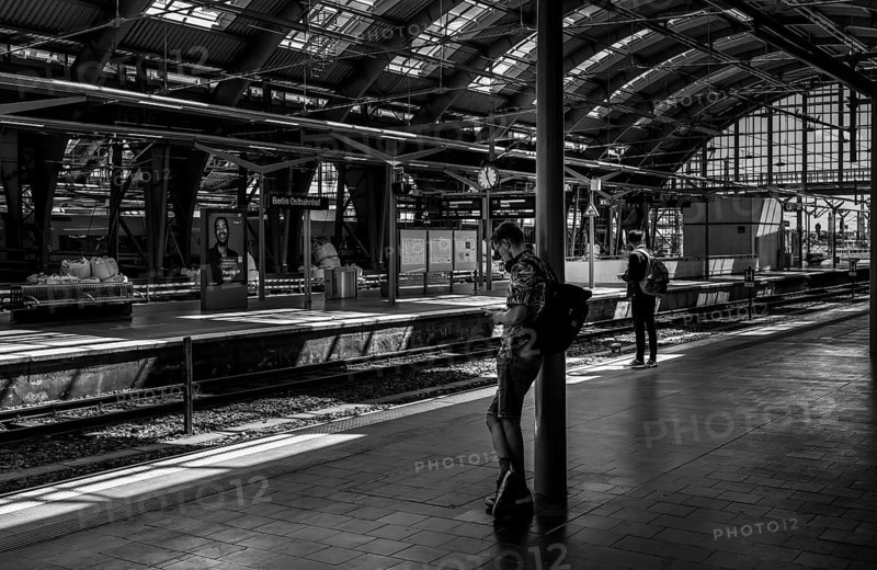 Black and white photograph, S-Bahn, platform and construction work at Berlin Ostbahnhof, Friedrichshain, Berlin, Germany, Europe