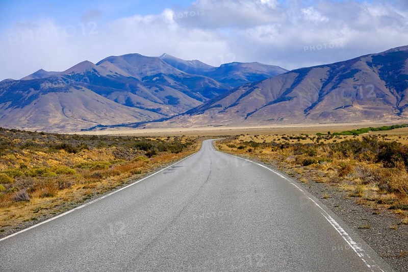 El Calafate, Patagonia, Argentina, R11 country road with little traffic in front of a mountain landscape, the Andes, South America