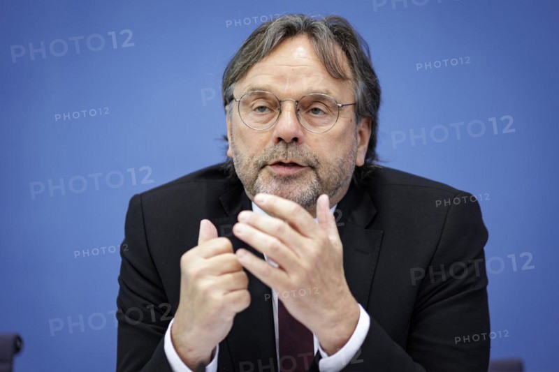 Michael Groß, Chairman of the Executive Board of the AWO Federal Association, spoke at a press conference on the topic of Averting cuts, securing future investments: In favour of a change of course in financial and budgetary policy at the Federal Press Conference. Berlin, 11.04.2024