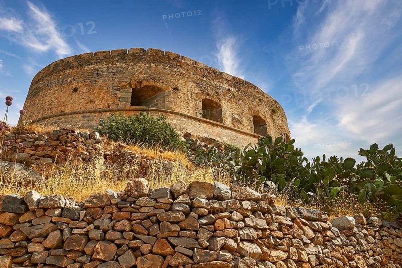 An old round tower on a hill with cacti and a clear blue sky, Venetian Sea Fortress, Leper Island, Spinalonga, Elounda Bay, Mirabello Bay, East Crete, Crete, Greek Islands, Greece, Europe