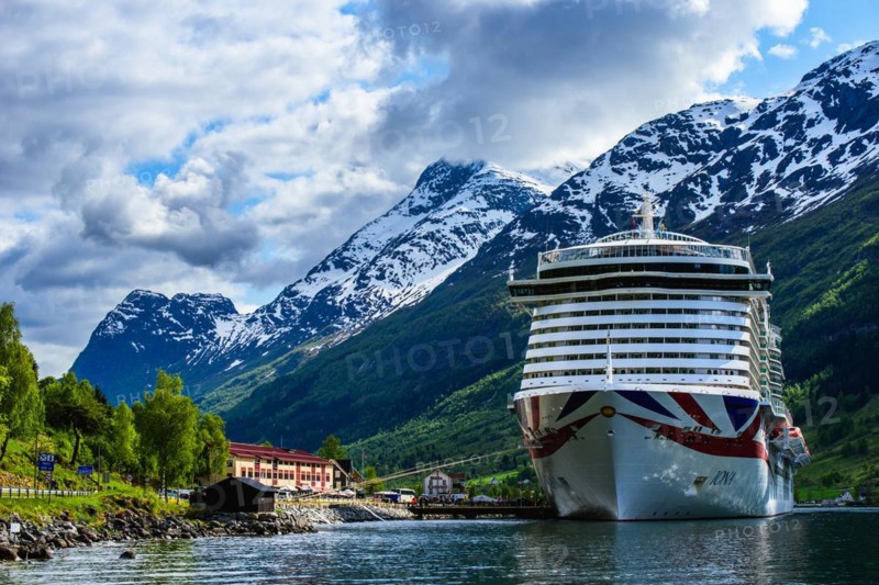 IONA PandO CRUISES, Olden, Innvikfjorden, Norway, Europe