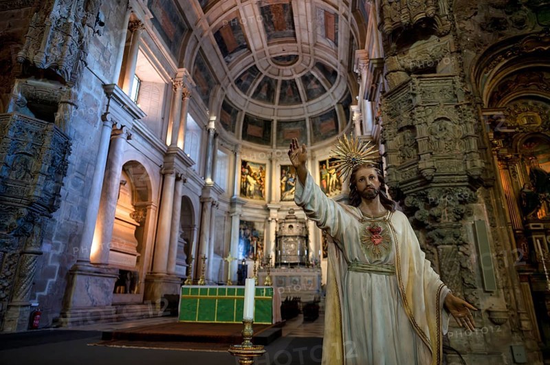 Interior view, statue of a saint, choir, altar, monastery church Igreja Santa Maria de Belém, Hieronymite monastery Mosteiro dos Jerónimos, also Mosteiro de Belém, Belém, Lisbon, Portugal, Europe