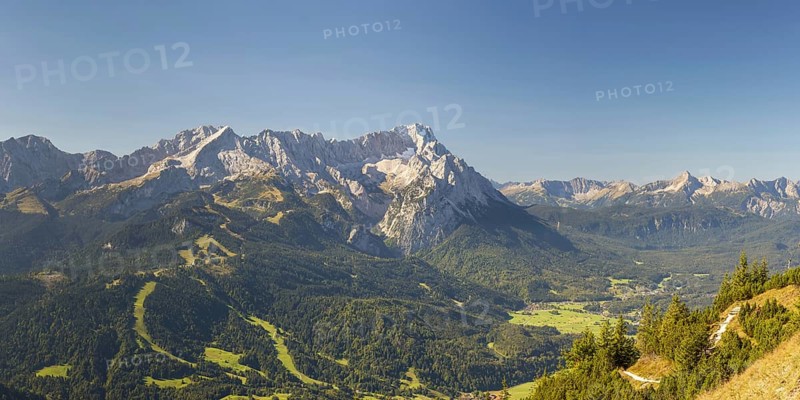 Panorama from the Wank, 1780m, to the Wetterstein mountains with Alpspitze 2628m, Jubiläumsgrat and Zugspitze 2962m, Werdenfelser Land, Upper Bavaria, Bavaria, Germany, Europe