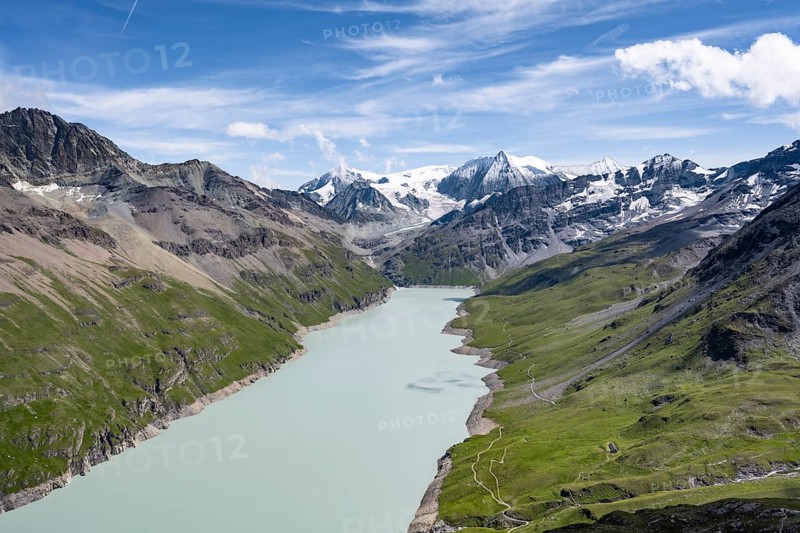 Picturesque mountain landscape, view of a blue mountain lake, Lac des Dix reservoir, behind mountain peak Mont Blanc de Cheilon, Hérménence, Valais Alps, Valais, Switzerland, Europe