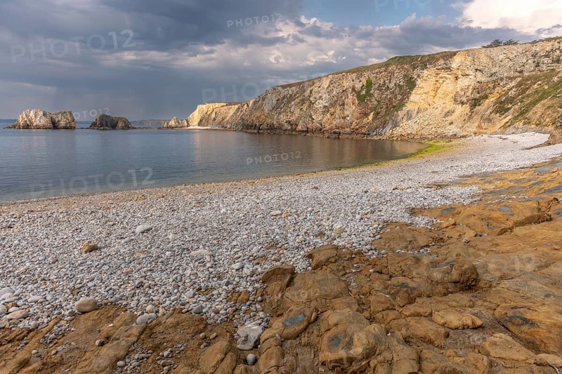 Pebble Beach on the Atlantic coast. Camaret, Crozon, Finistere, Brittany, France, Europe