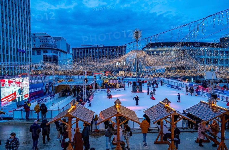 Essener Wintertraum, ice rink and catering on the Kennedyplatz in Essen, on over 2, 000 m2 and 2 levels, largest ice rink in North Rhine-Westphalia, Essen, North Rhine-Westphalia, Germany, Europe