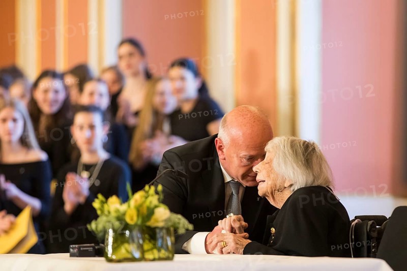 Margot Friedländer (Holocaust survivor and honorary citizen of the city of Berlin) is congratulated by Kai Wegner (Governing Mayor of Berlin) after her reading at the commemorative event organised by the Senate and Berlin House of Representatives to mark the 80th anniversary of the end of the Second World War, Berlin, 7 May 2025
