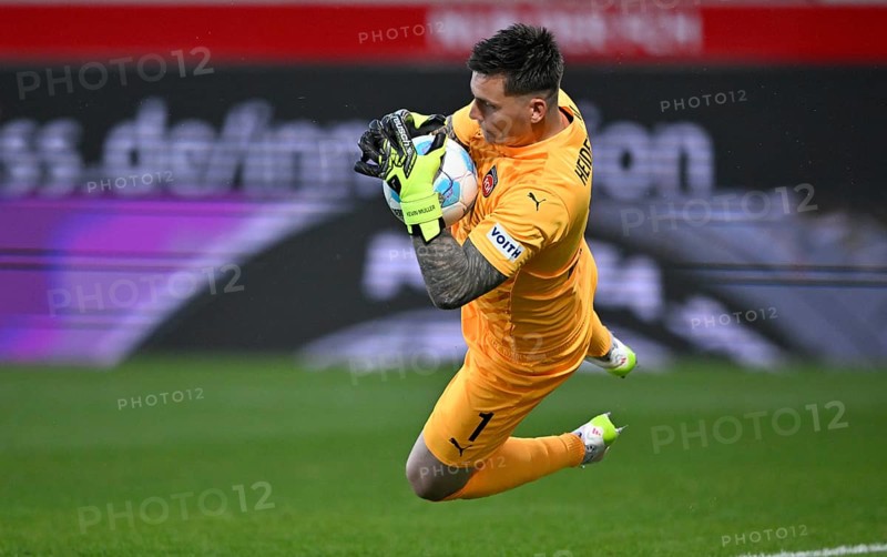 Goalkeeper Kevin Müller 1. FC Heidenheim 1846 FCH (01) Parade brilliant save Voith-Arena, Heidenheim, Baden-Württemberg, Germany, Europe
