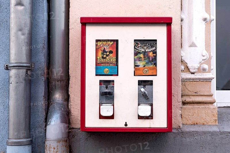 Old chewing gum machine with toy vending machine, Hadamar, Limburg-Weilburg, Westerwald, Hesse, Germany, Europe
