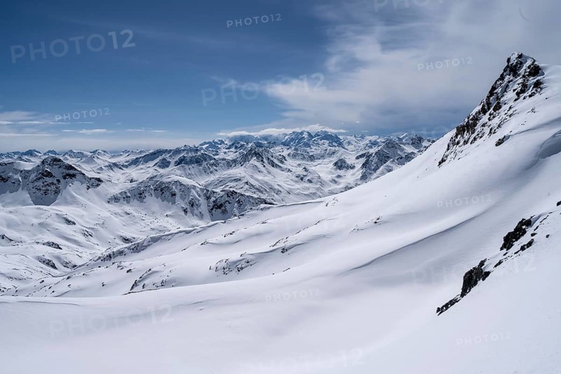 View of mountain panorama with mountain peaks of the Bernina group, mountain landscape with snow, ascent to the Scalettahorn, Grisons Haute Route, Albula Alps, Rhaetian Alps, Grisons, Switzerland, Europe