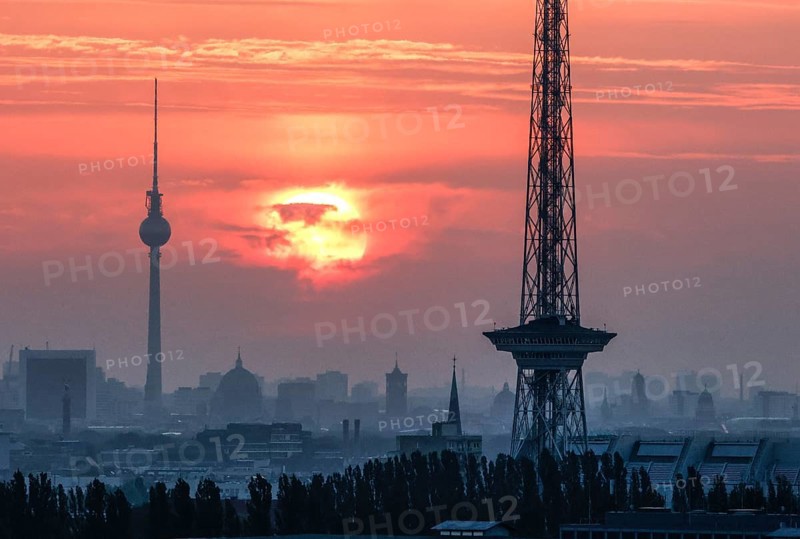 Sunrise in Berlin, Radio Tower, Television Tower, 06.09.2024, Berlin, Berlin, Germany, Europe