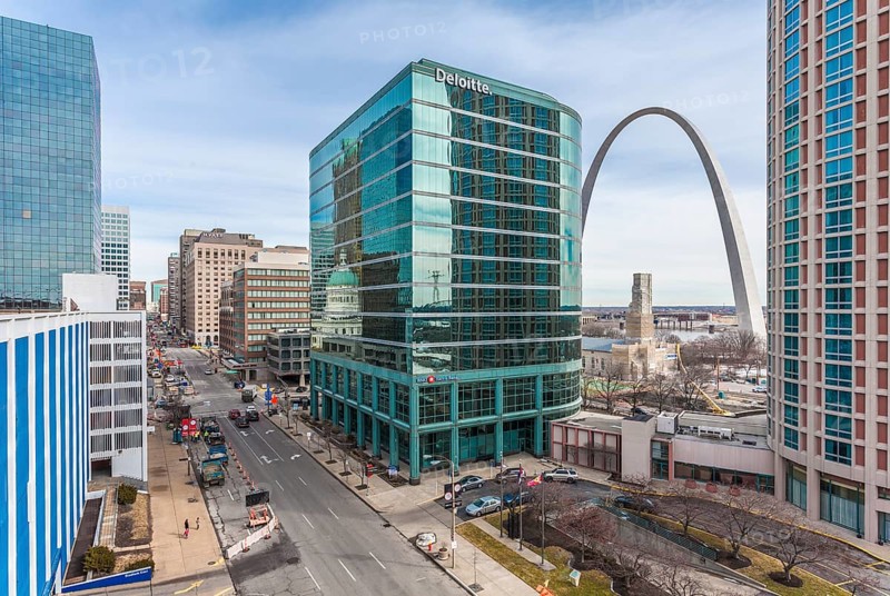 Gateway Arch between high rise buildings in downtown St. Louis, Missouri, USA, North America