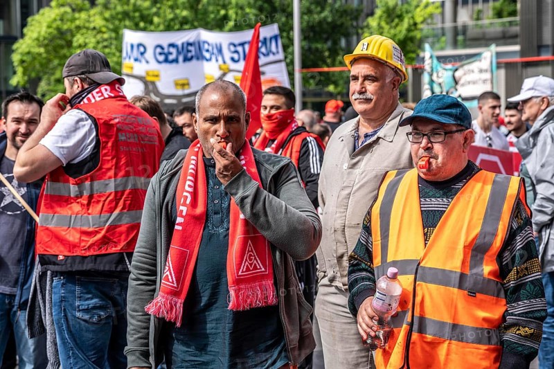 Demonstration by many thousands of steelworkers in front of the ThyssenKrupp headquarters in Essen against massive job cuts following the involvement of a foreign investor in the company, massive criticism of Group CEO Miguel López, North Rhine-Westphalia, Germany, Europe