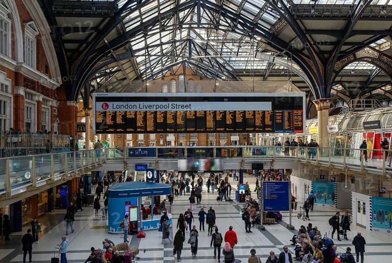 Concourse busy with passengers, Liverpool Street railway station, London, England, UK