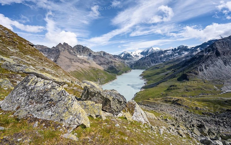 Picturesque mountain landscape, view of a blue mountain lake, Lac des Dix reservoir, behind mountain peak Mont Blanc de Cheilon, Hérménence, Valais Alps, Valais, Switzerland, Europe