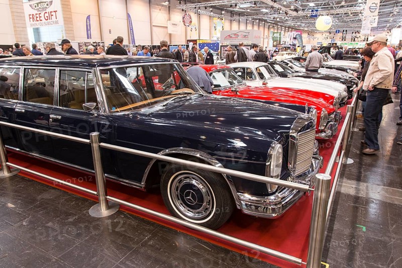 Visitors to Techno Classica take a look at a Mercedes Benz 600. Techno Classica is the trade fair for vintage, classic and prestige cars, motorsport, motorbikes, spare parts and restoration, Essen, 27 March 2014, Essen, North Rhine-Westphalia, Germany, Europe
