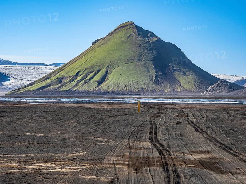 Mælifell mountain covered with moss, Maelifell, black sand desert Mælifellssandur, glacial streams, glacier Myrdalsjökull, Icelandic highlands, Iceland, Europe
