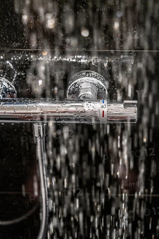 Shower, fitting, temperature control, temperature control of the shower water