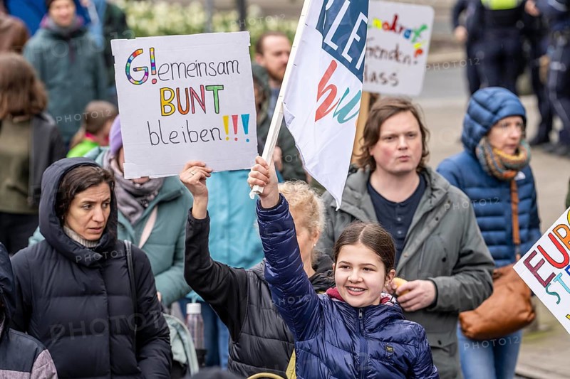 Pupils demonstrate against right-wing extremism, under the motto Schule bleibt Bunt (school remains colourful), over 2500 pupils, parents and teachers protest against right-wing extremism and for diversity in the city centre of Essen, North Rhine-Westphalia, Germany, Europe