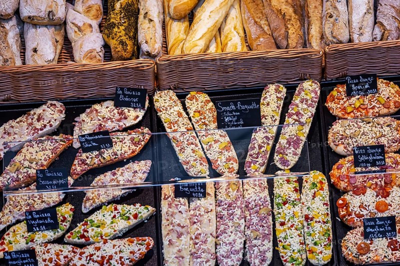 Baked snacks, pizza, baguettes and cheese sticks. In times of a shortage of skilled labour, pre-made baked goods are in vogue. Intergastra, trade fair for the hotel and catering industry, Stuttgart, Baden-Württemberg, Germany, Europe