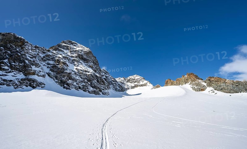 Rocky mountain peak of Piz Kesch and glacier Vadret da Porchabella in winter, mountain landscape, alpine tour, ski tour Bündner Haute Route, Albula Alps, Rhaetian Alps, Grisons, Eastern Switzerland, Switzerland, Europe