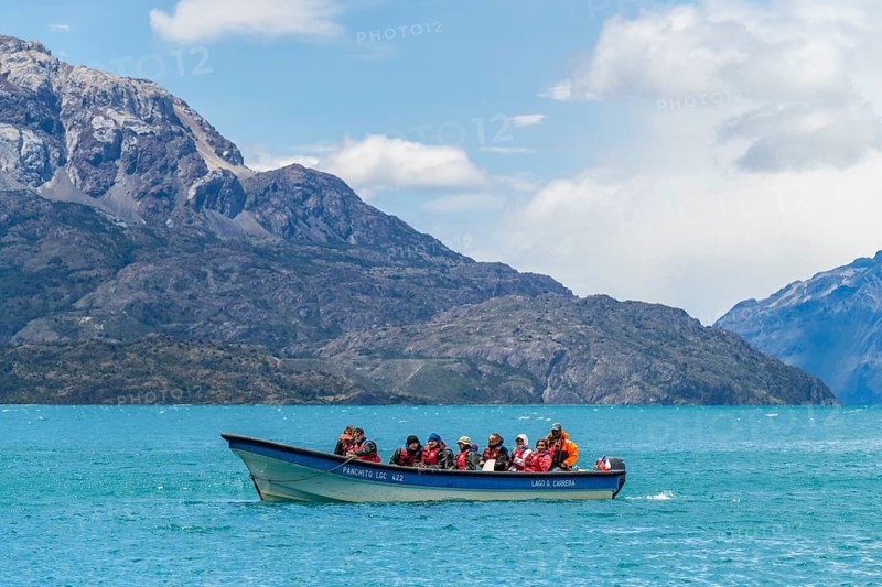 Excursion boat with tourists in front of the marble caves Capillas de Marmol, Lago General Carrera, also Lago Chelenko, Puerto Rio Tranquilo, Aisen, Patagonia, Chile, South America