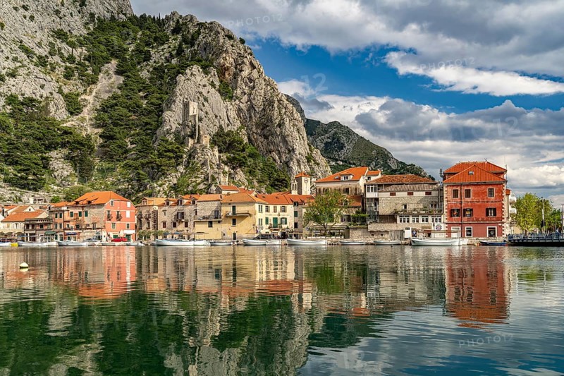 The old town centre of Omis on the river Cetina with the ruins of the Mirabella or Peovica fortress, Croatia, Europe