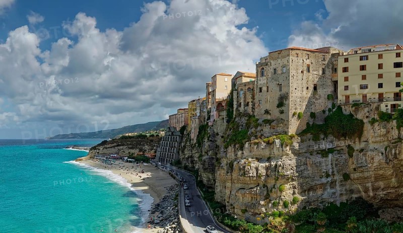 The medieval old town of Tropea with its turquoise sea and sandy beaches, Tropea, Vibo Valentia, Calabria, Southern Italy, Italy, situated on sandstone cliffs, Europe